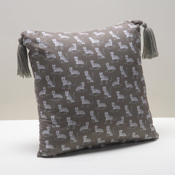 Miau da Mata Decorative Pillow - Embrace of the Savannah